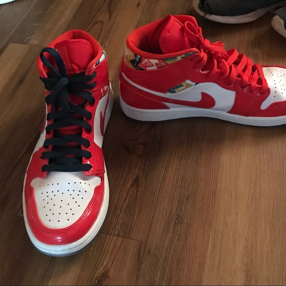 Jordan 1 Mid SE Barcelona Sweater